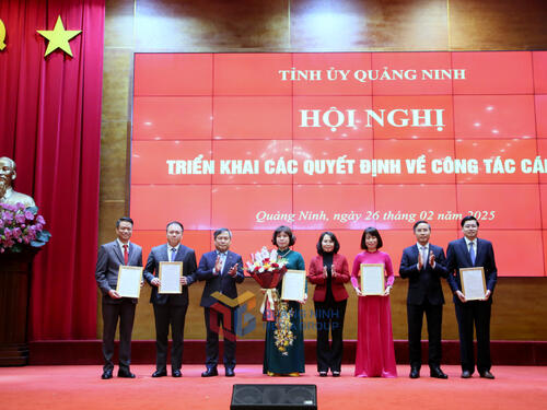 Công bố nghị quyết thành lập, tổ chức lại các cơ quan chuyên môn thuộc UBND tỉnh và công tác cán bộ
